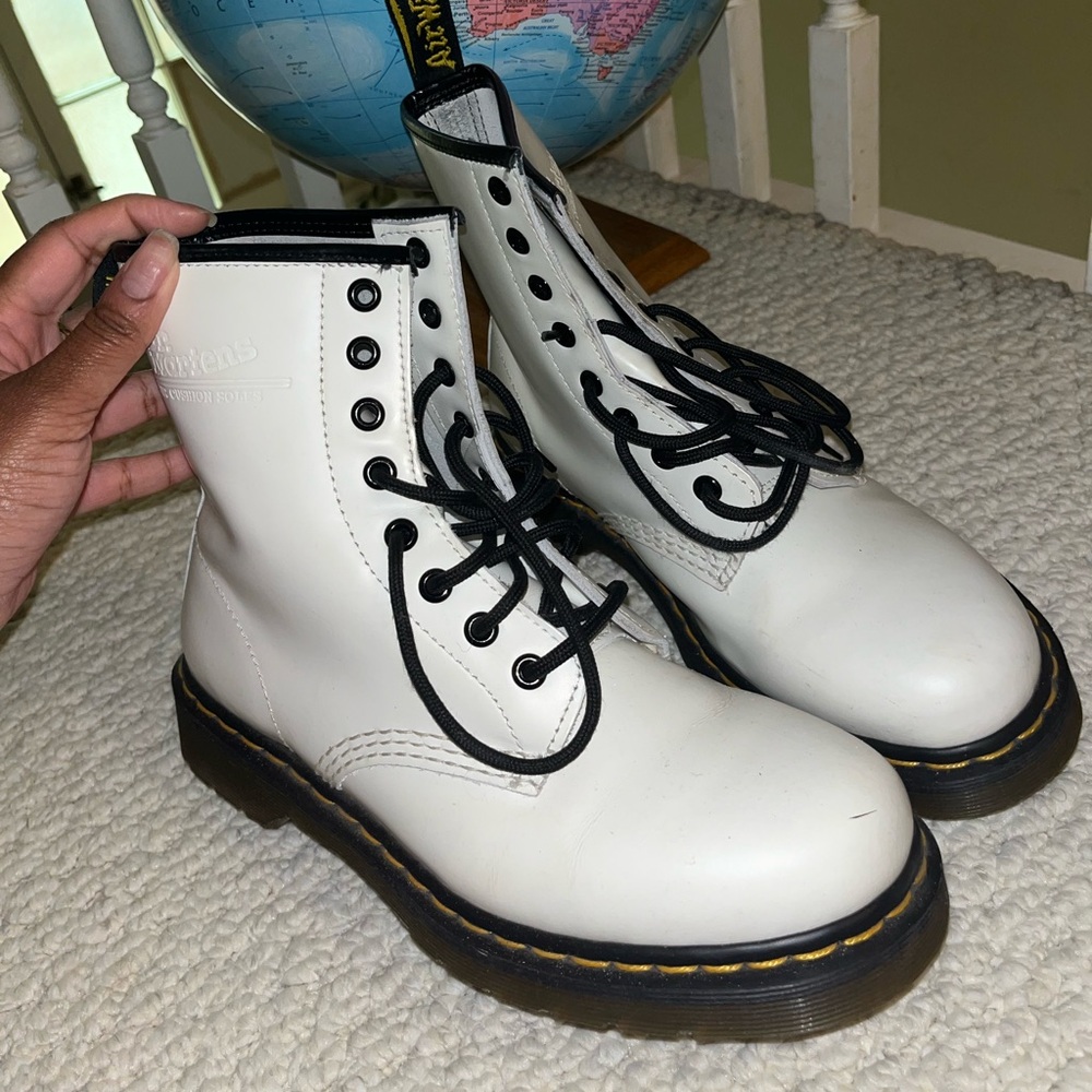 Dr. Martens Unisex Boots in White